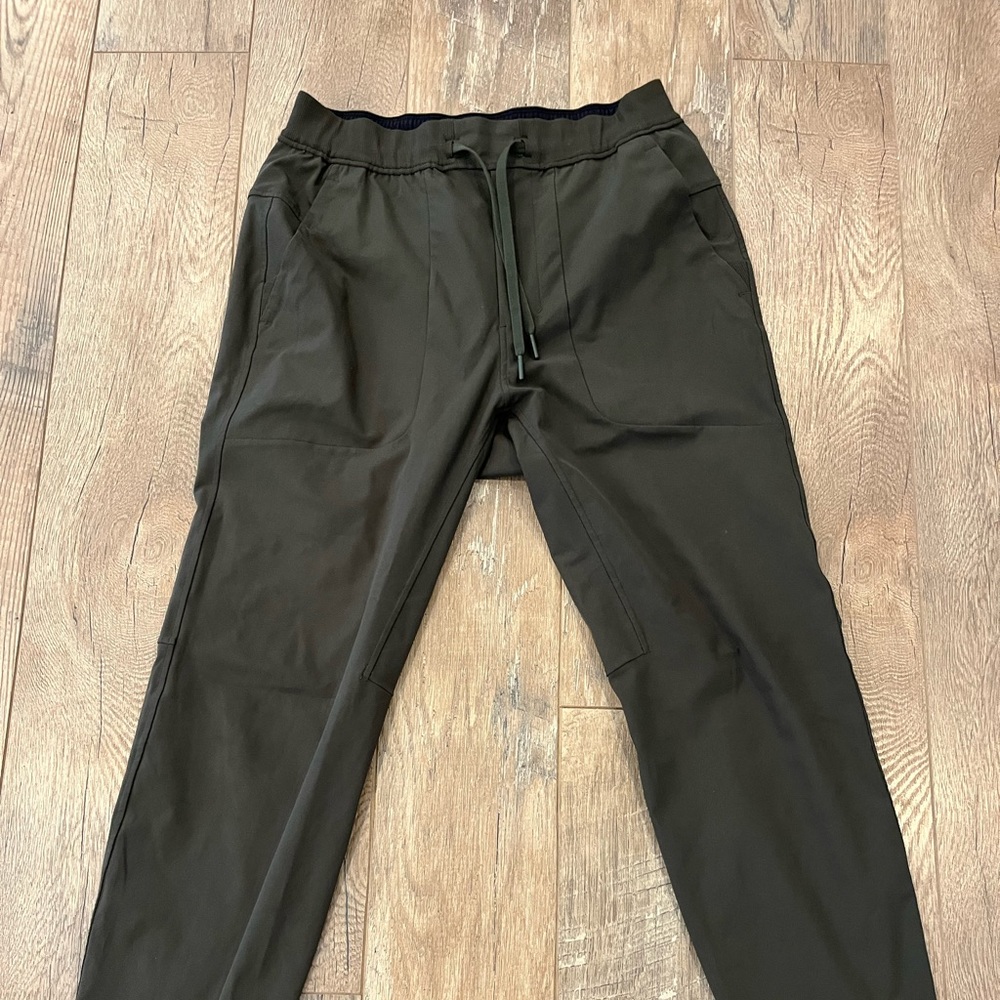 Lulu Lemon ABC Jogger 
Warpstreme 30” length Dark Green/Olive